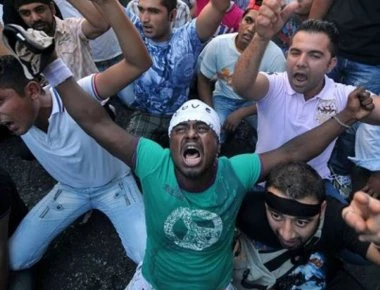 Spiegel: Καταρρέουν οι προσφυγικοί καταυλισμοί στο Α. Αιγαίο